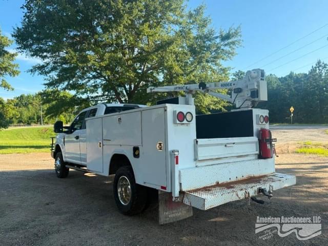 Image of Ford F-350 equipment image 2