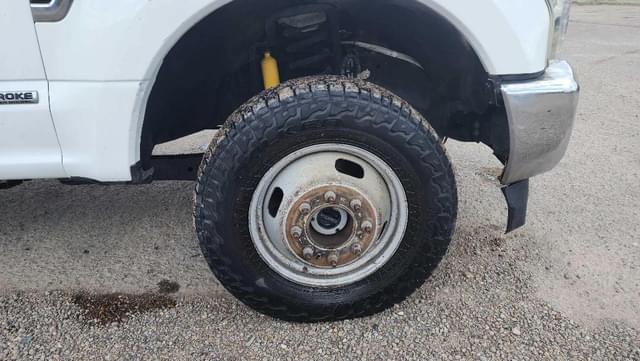 Image of Ford F-350 equipment image 4