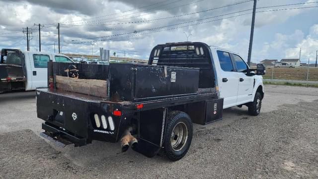 Image of Ford F-350 equipment image 3