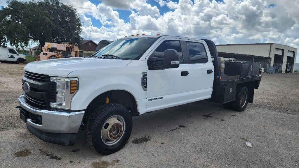 Image of Ford F-350 Primary image