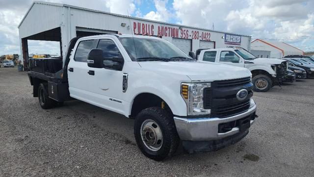 Image of Ford F-350 equipment image 1