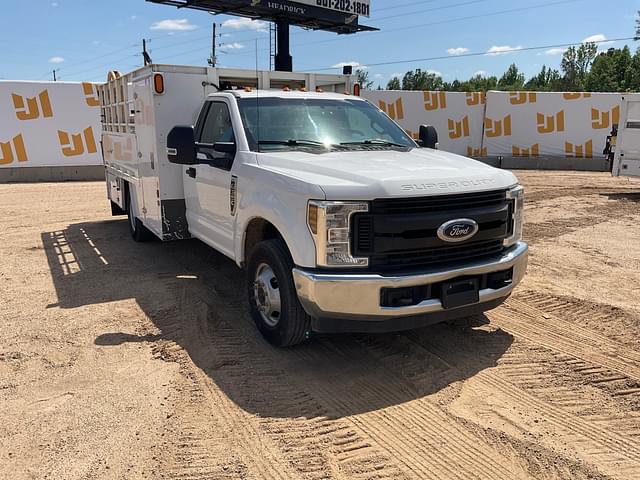 Image of Ford F-350 equipment image 2