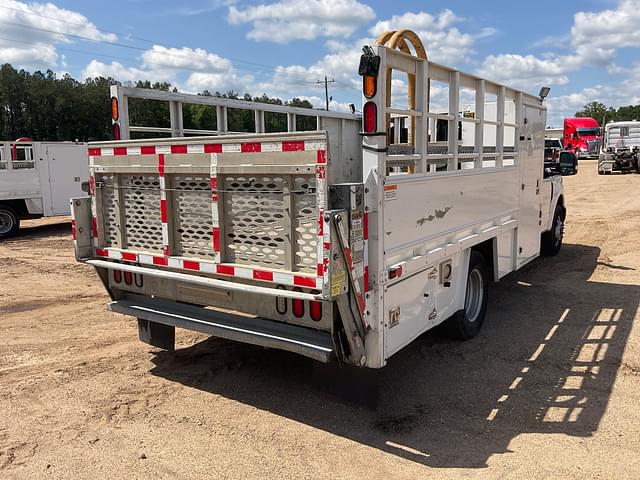 Image of Ford F-350 equipment image 4