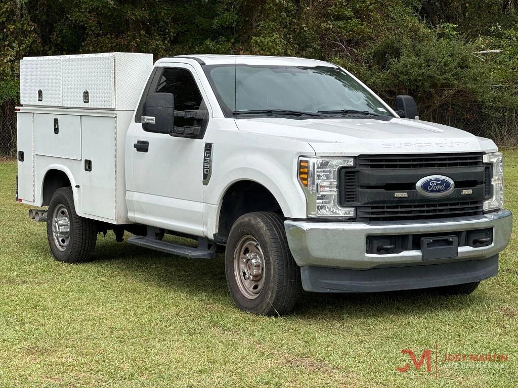 Image of Ford F-350 Primary image