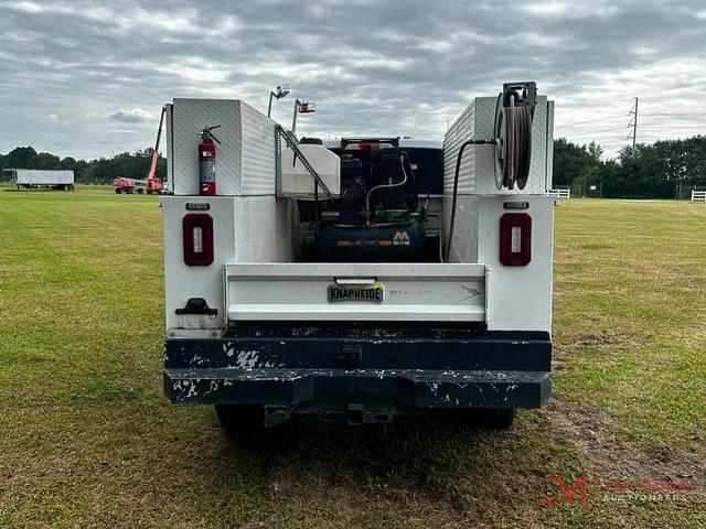 Image of Ford F-350 equipment image 3