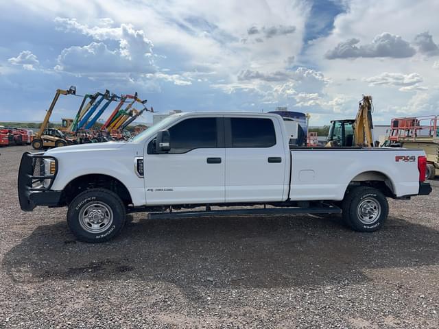 Image of Ford F-350 equipment image 1