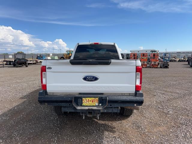 Image of Ford F-350 equipment image 3