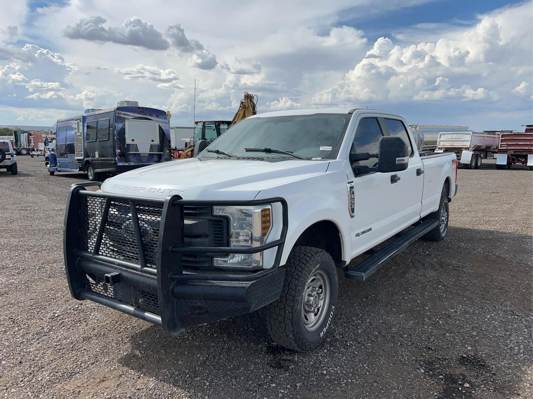 Image of Ford F-350 Primary image