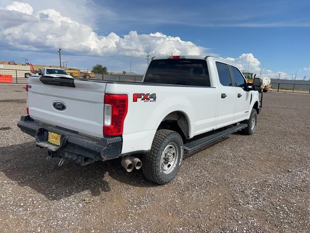 Image of Ford F-350 equipment image 4