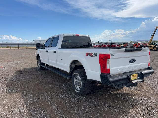 Image of Ford F-350 equipment image 2