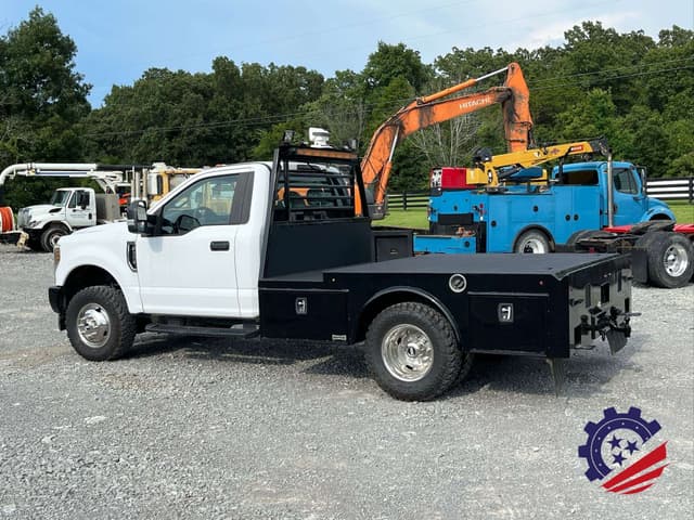 Image of Ford F-350 equipment image 2