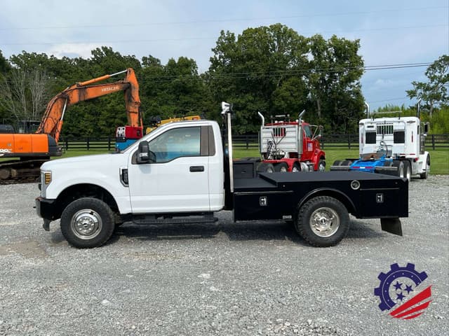 Image of Ford F-350 equipment image 1