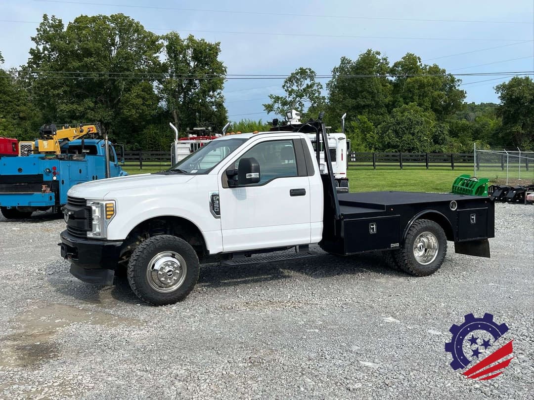 Image of Ford F-350 Primary image
