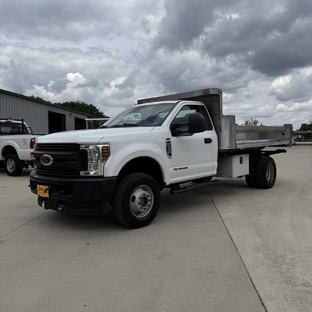 Image of Ford F-350 equipment image 3
