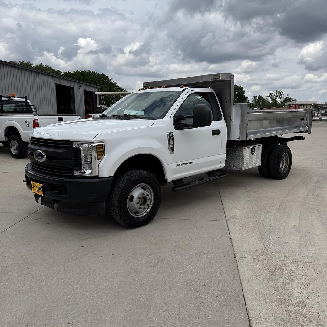 Image of Ford F-350 Primary image
