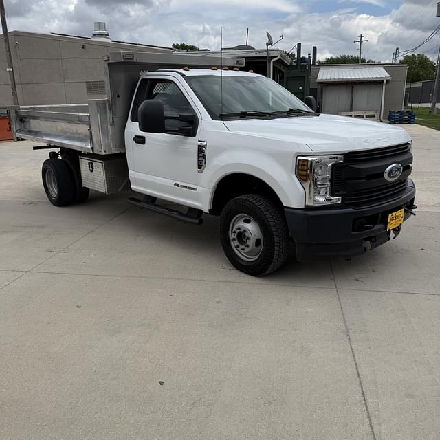 Image of Ford F-350 equipment image 1