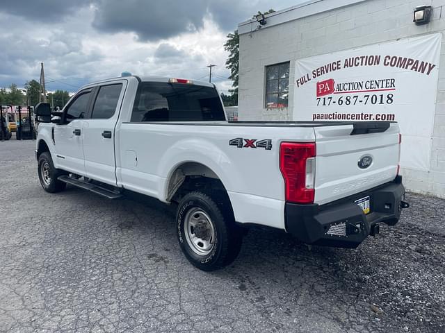 Image of Ford F-350 equipment image 3