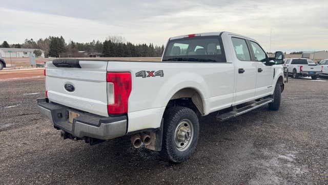 Image of Ford F-350 equipment image 4