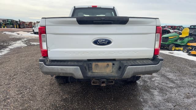 Image of Ford F-350 equipment image 3