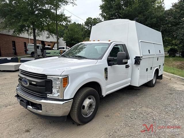Image of Ford F-350 equipment image 3
