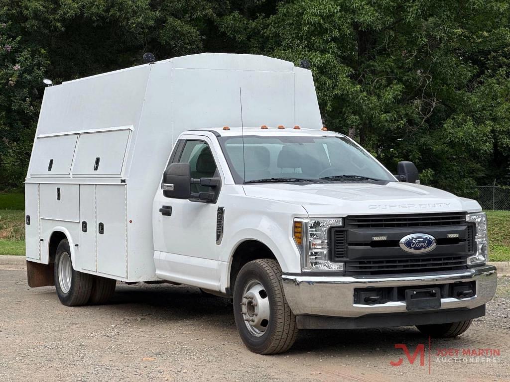 Image of Ford F-350 Primary image