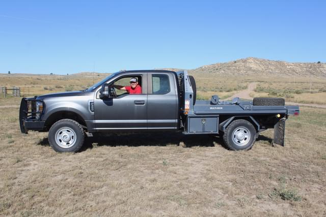 Image of Ford F-350 equipment image 2