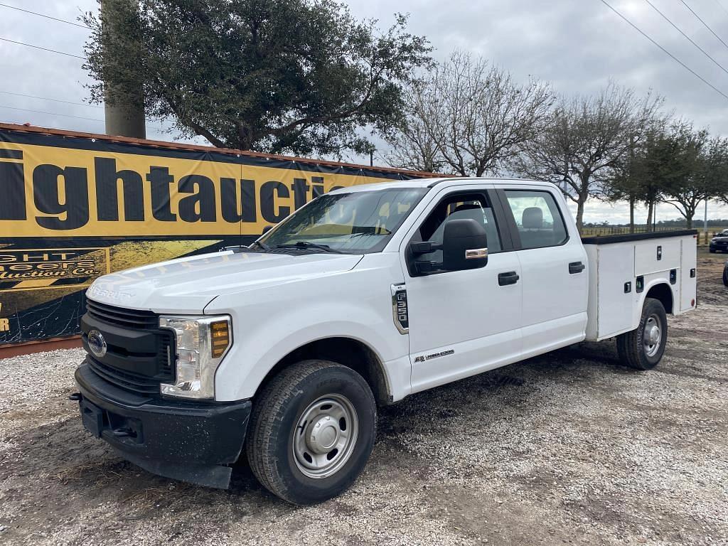 Image of Ford F-350 Primary image