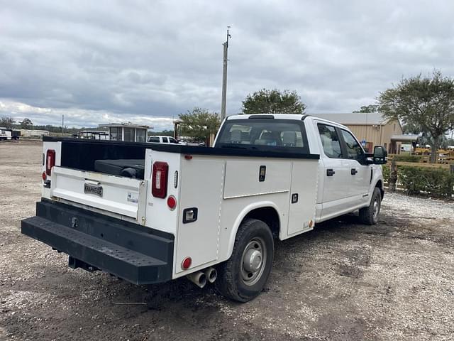 Image of Ford F-350 equipment image 2