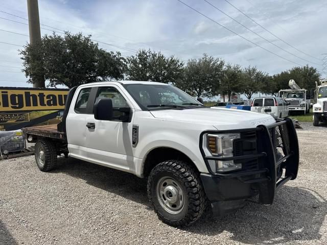 Image of Ford F-350 equipment image 3