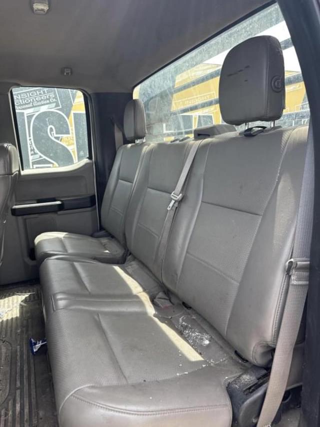 Image of Ford F-350 equipment image 4