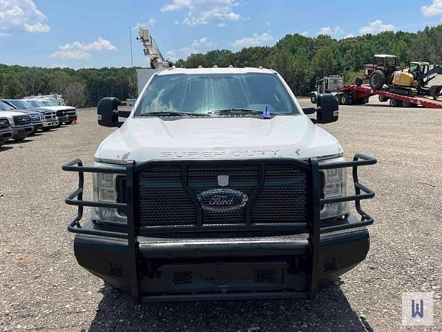 Image of Ford F-350 equipment image 1