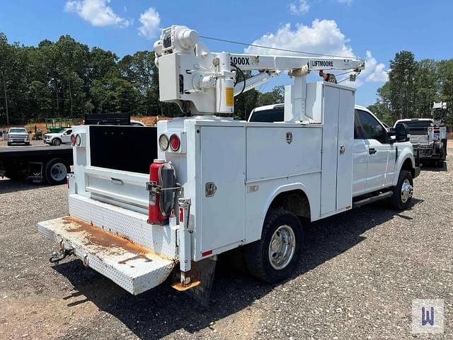 Image of Ford F-350 equipment image 3