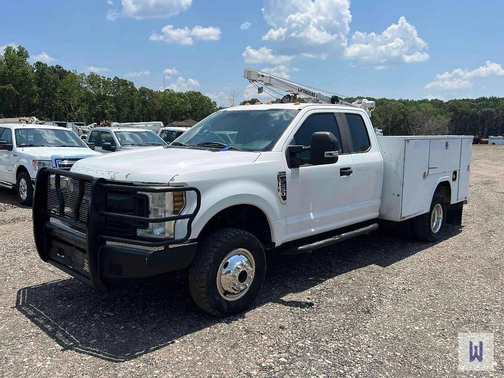 Image of Ford F-350 Primary image