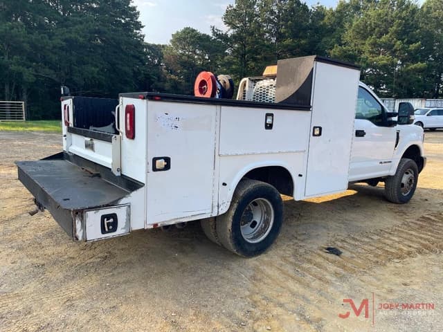 Image of Ford F-350 equipment image 1