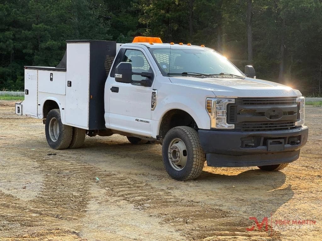 Image of Ford F-350 Primary image