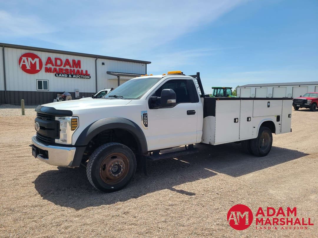 Image of Ford F-550 Primary image