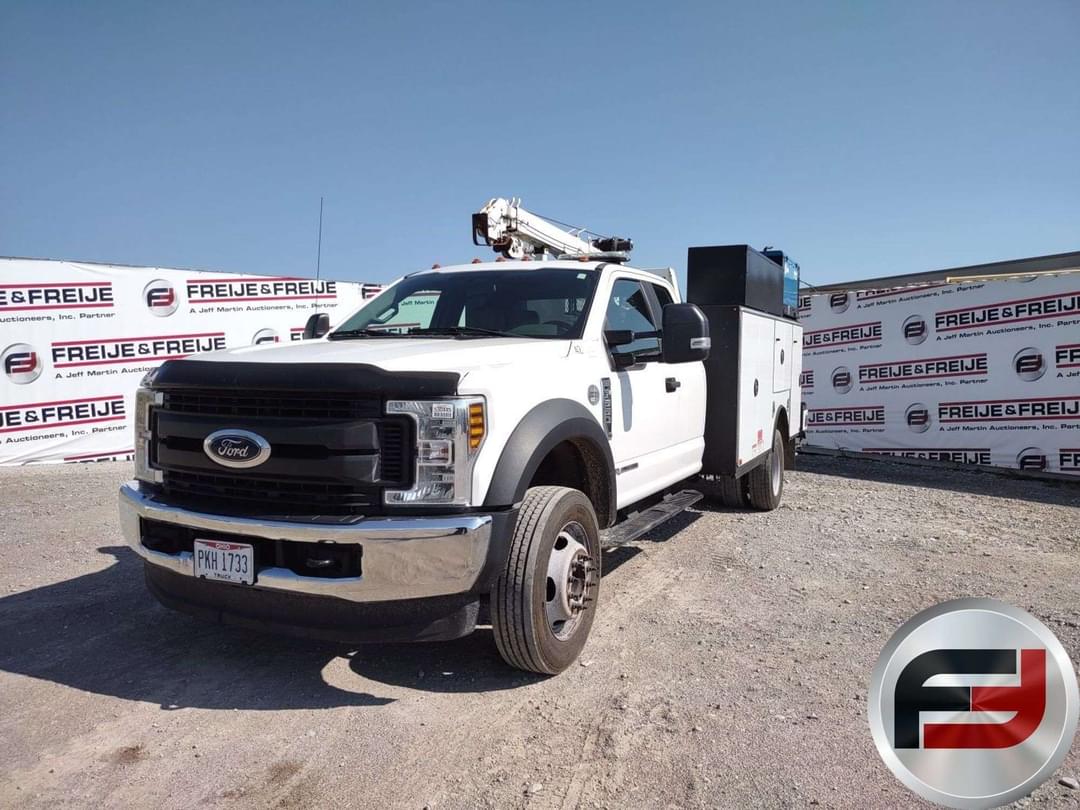 Image of Ford F-550 Primary image