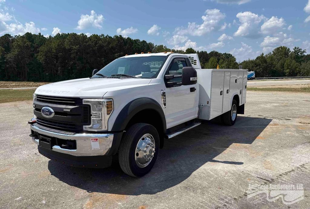 Image of Ford F-550 Primary image