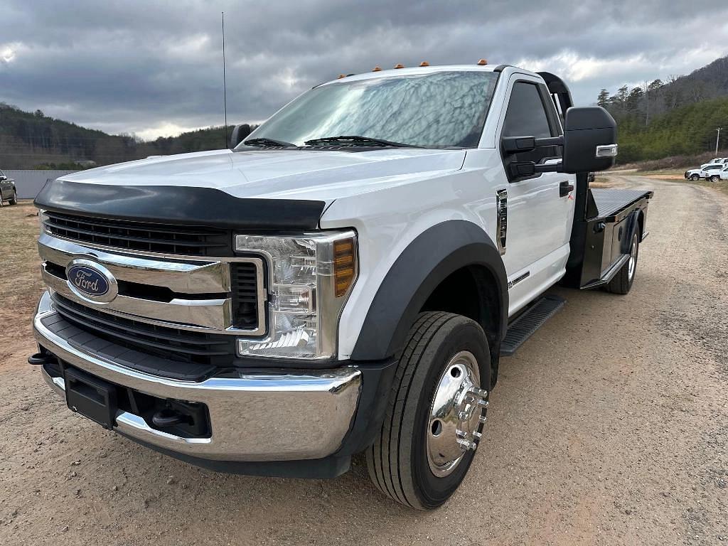 Image of Ford F-550 Primary image