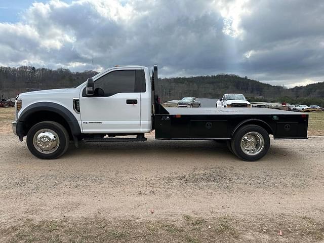 Image of Ford F-550 equipment image 1