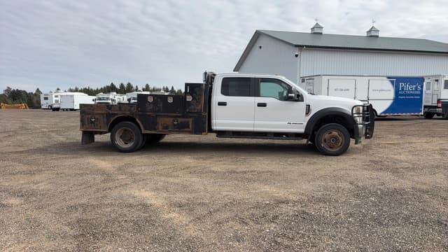 Image of Ford F-550 equipment image 3