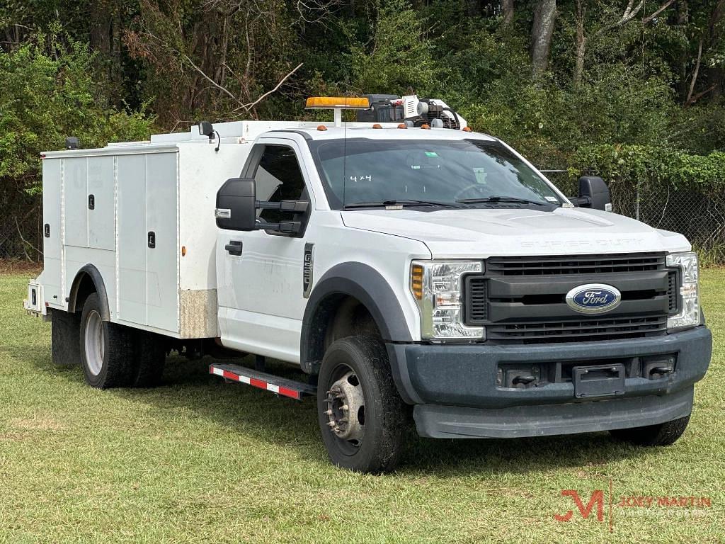 Image of Ford F-550 Primary image