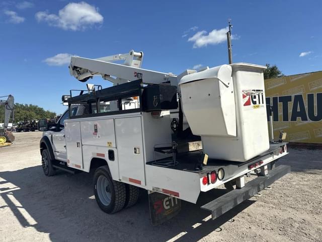 Image of Ford F-550 equipment image 3