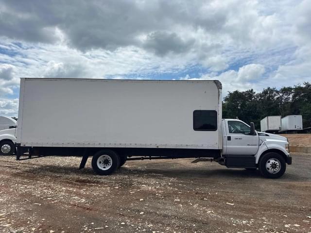 Image of Ford F-650 equipment image 3