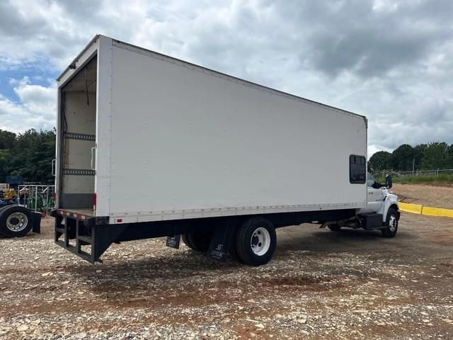 Image of Ford F-650 equipment image 4