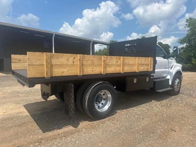 Image of Ford F-650 equipment image 3