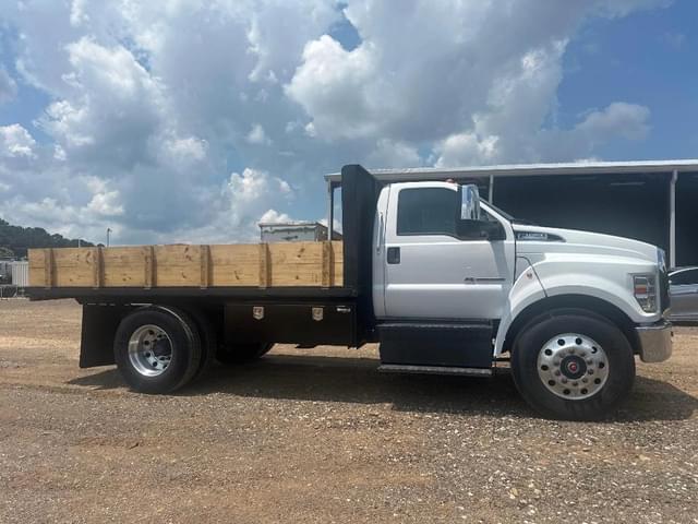 Image of Ford F-650 equipment image 2