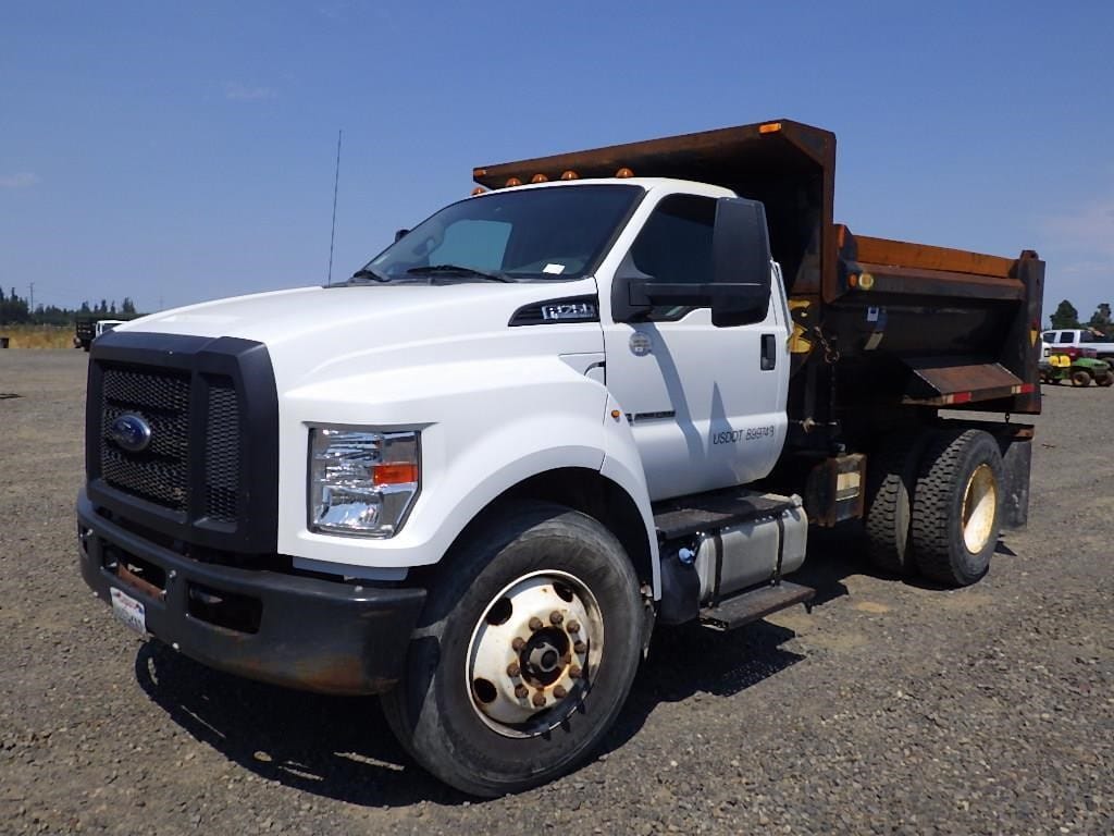 2018 Ford F-750 Equipment Image0