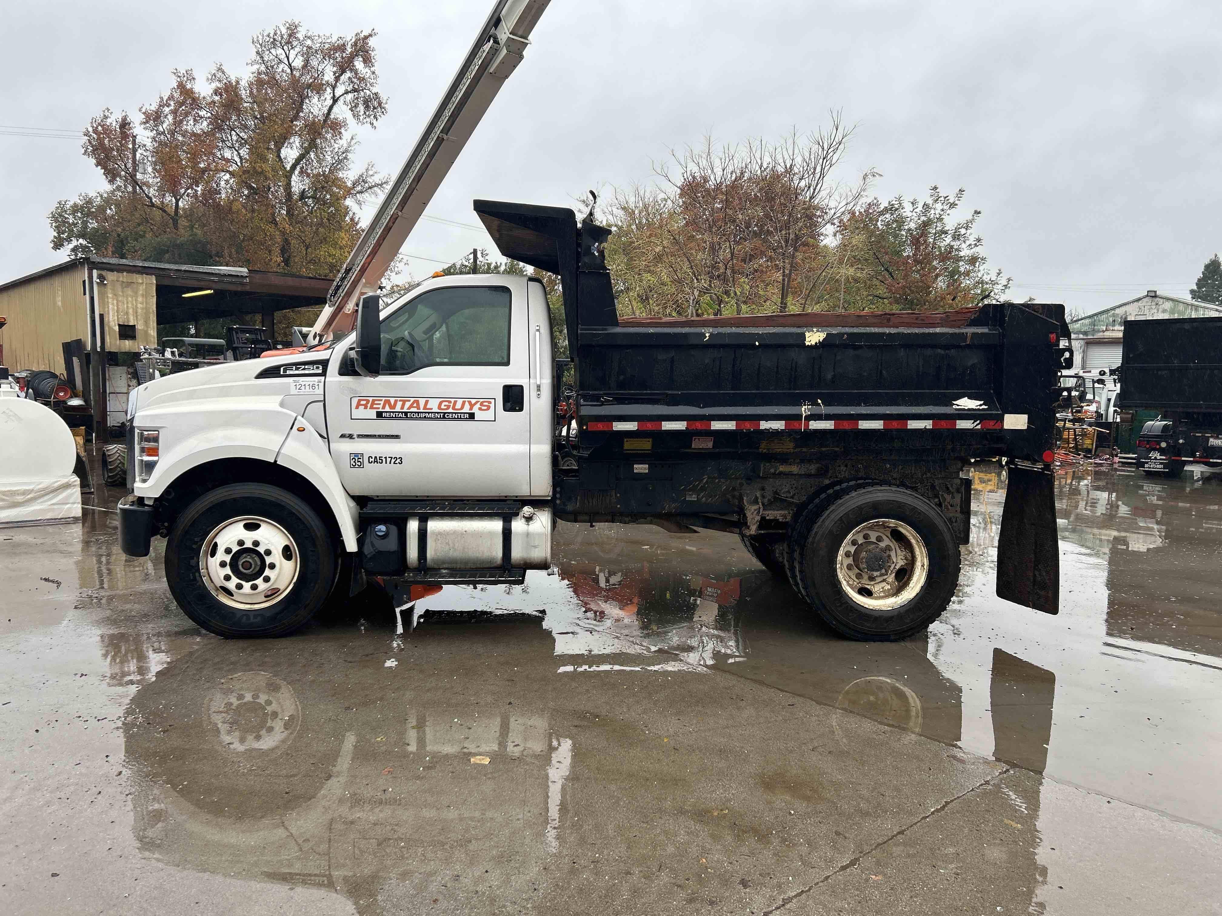 2018 Ford F-750 Equipment Image0