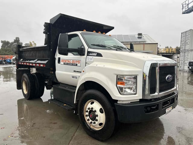 Image of Ford F-750 equipment image 4